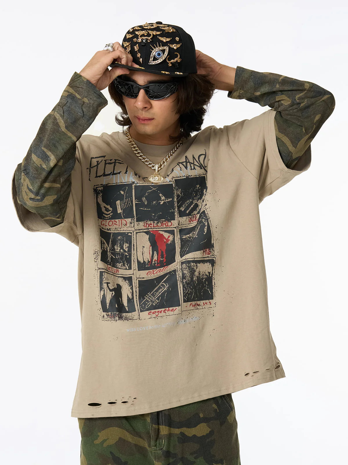 Yıpranmış Kamuflaj Desenli İki Parçalı Grafik T-Shirt