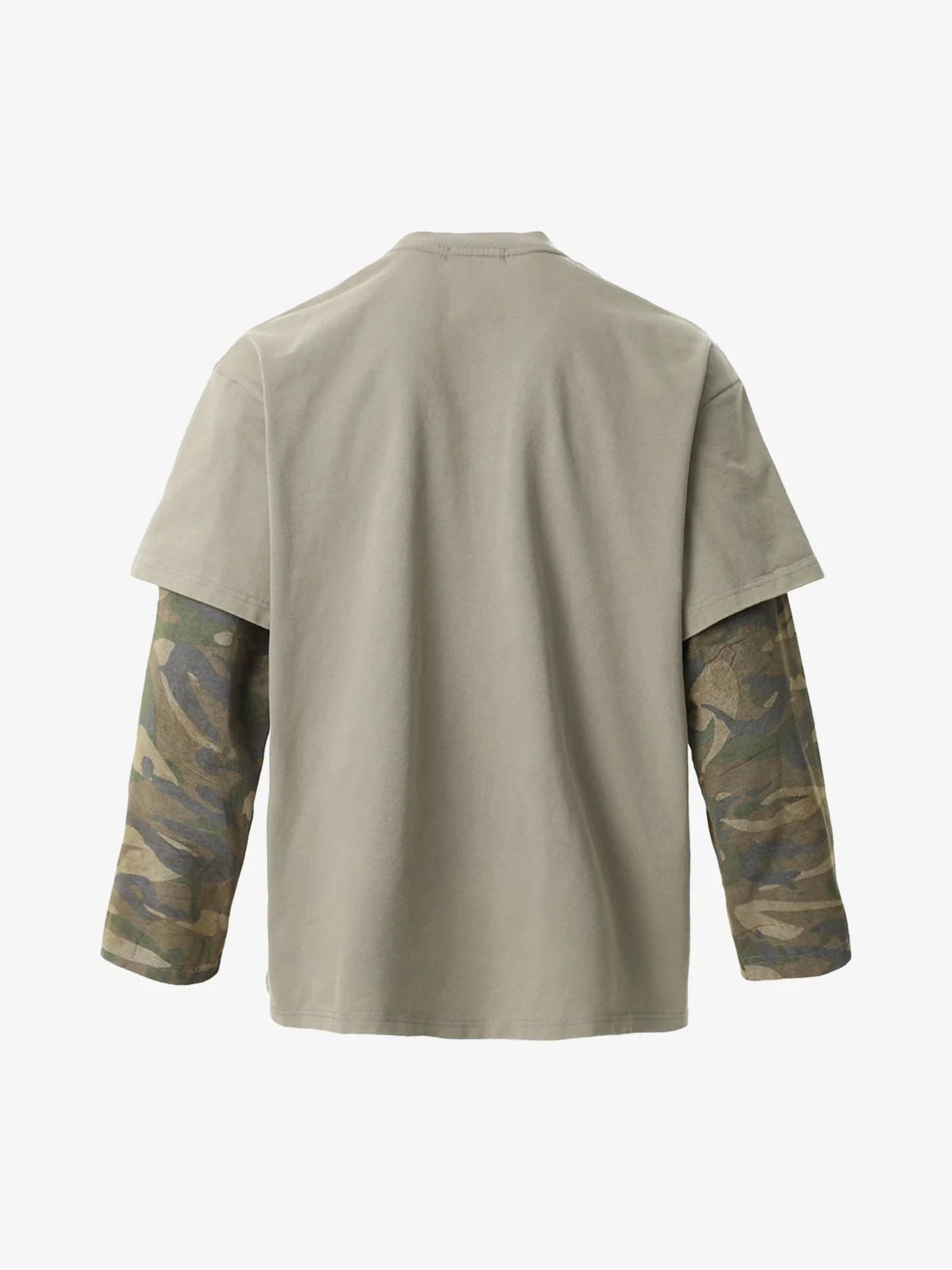 Yıpranmış Kamuflaj Desenli İki Parçalı Grafik T-Shirt